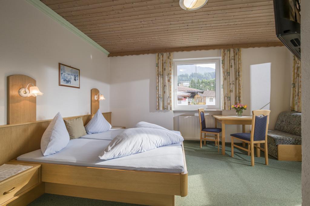 Landgasthof Pfarrwirt Hotel Thiersee Exterior photo